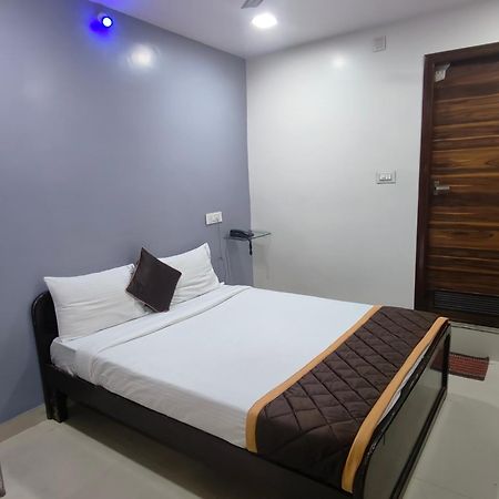 Hotel Golden Arch Bangalore Esterno foto
