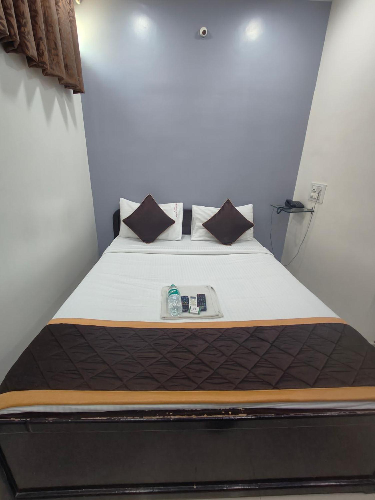 Hotel Golden Arch Bangalore Esterno foto