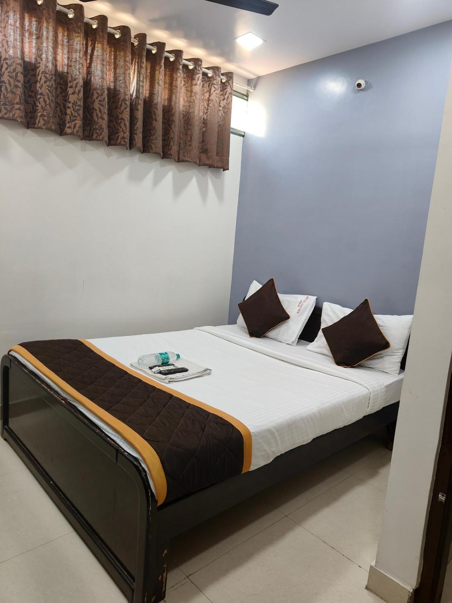 Hotel Golden Arch Bangalore Esterno foto
