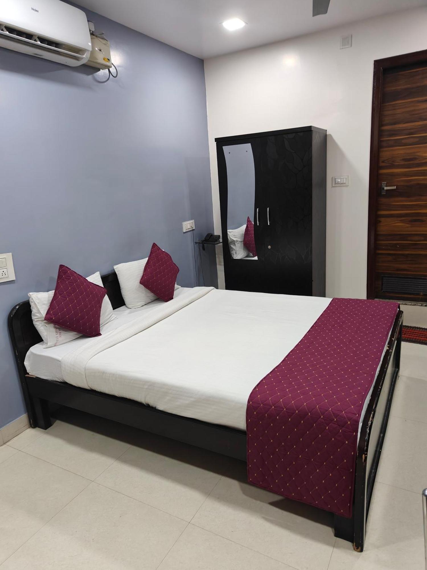 Hotel Golden Arch Bangalore Esterno foto