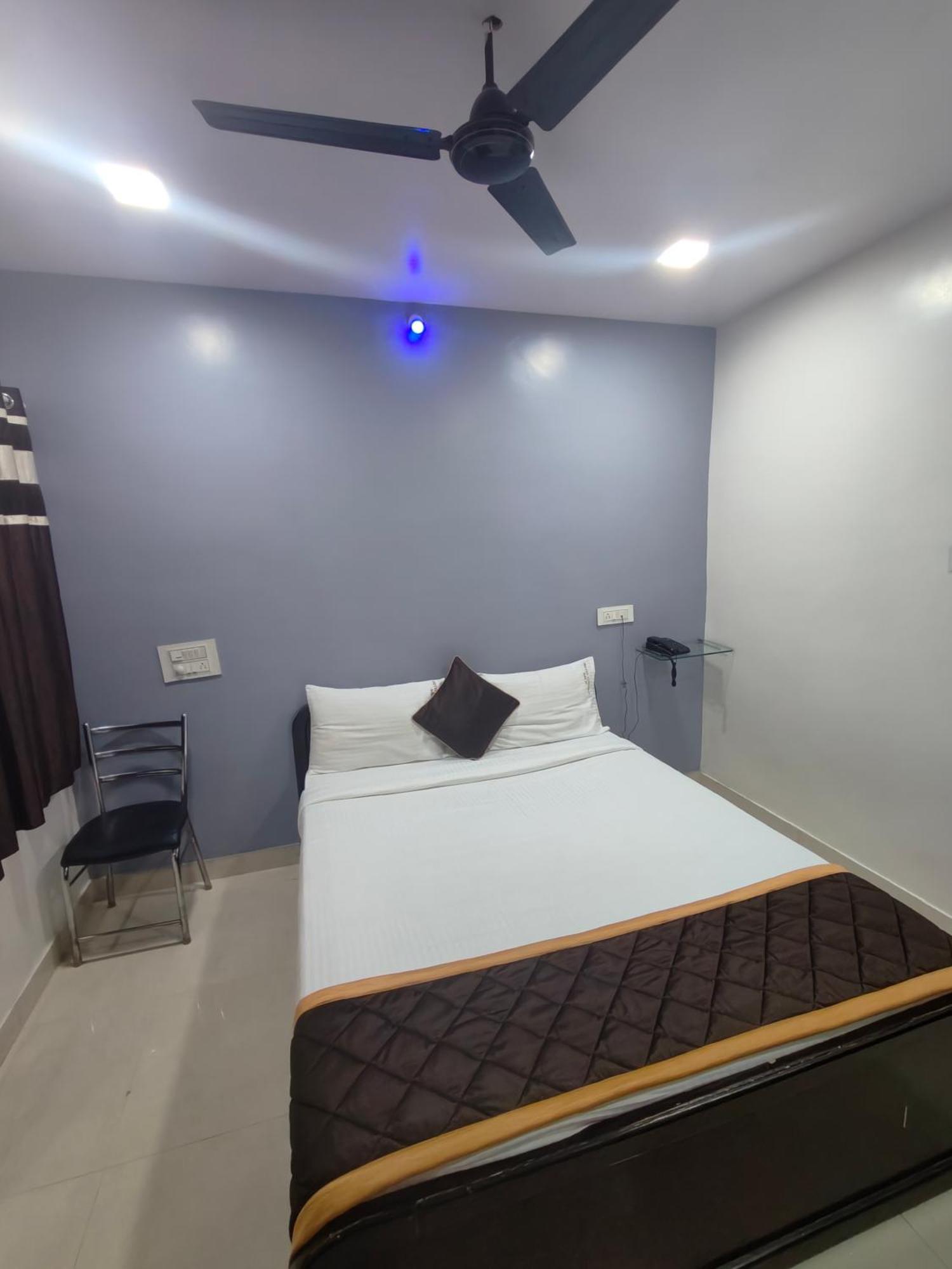 Hotel Golden Arch Bangalore Esterno foto
